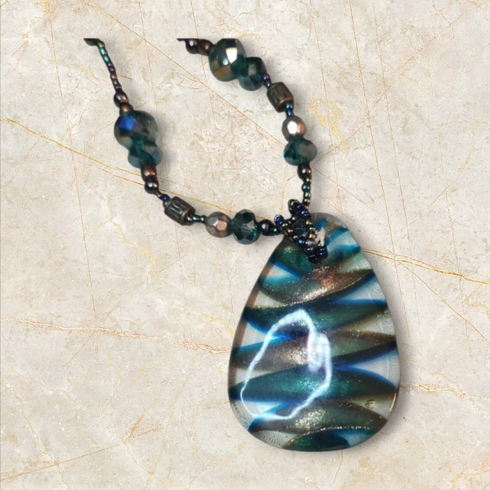 Elegant Blue and Silver Pendant Necklace